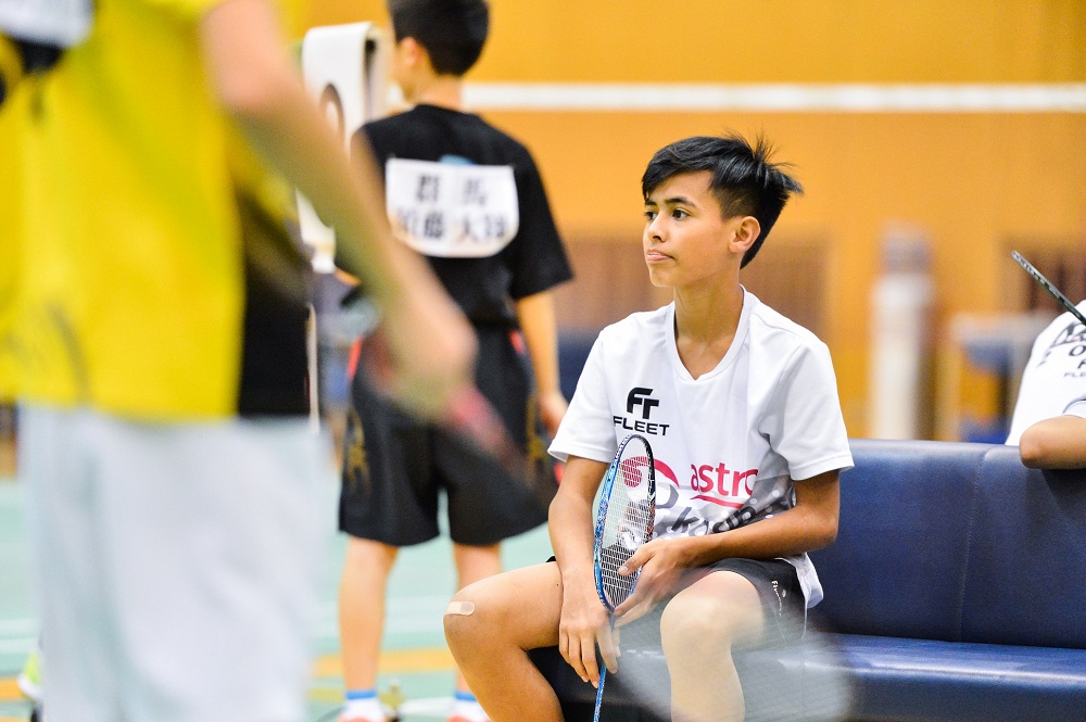 Astro Kasih Ariff intently watching his teammates' game against the junior national players from Japan.